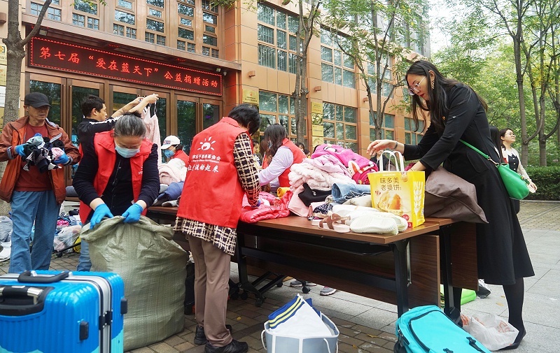 3發(fā)揮黨員先鋒模范作用 ZOBO卓邦第七屆“愛(ài)在藍(lán)天下”公益捐贈(zèng)